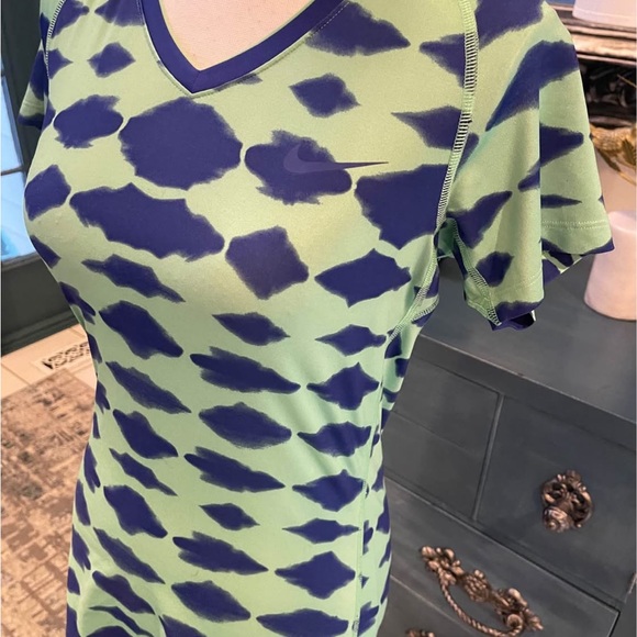 Nike Pro V-Neck Short Sleeve Tee/Tunic Tie-Dye Top in Seafoam Green Navy Women M - Picture 10 of 10